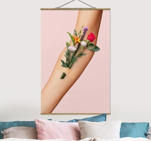 Foto su tessuto da parete con bastone - Braccio con i fiori - Verticale 3:2 Dimensione H×L...