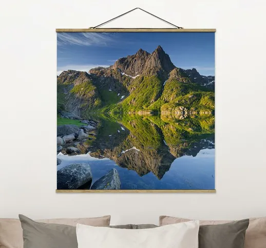 Foto su tessuto da parete con bastone - Riflessione della montagna Paesaggio Con Acqua In...