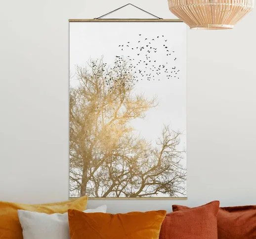 Foto su tessuto da parete con bastone - Stormo di uccelli davanti ad un albero dorato - Ve...