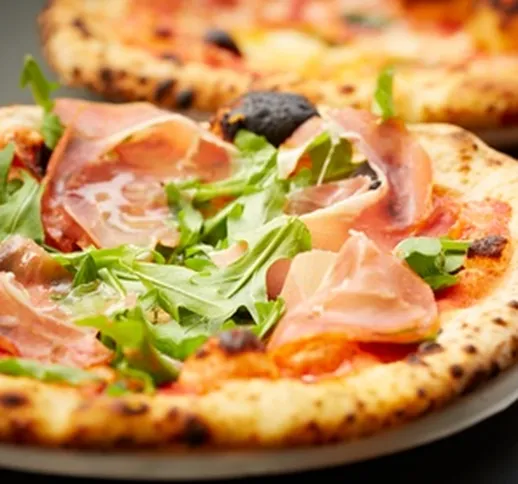 Fino a 3 pizze e 3 bibite dalla pizzeria  (sconto fino a 26%). Servizio d'asporto