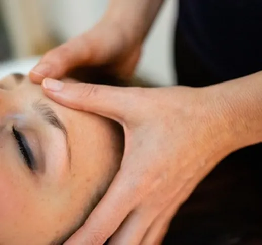 Uno o 3 massaggi a scelta presso Energia in Armonia - Studio Olistico (sconto fino a 70%)