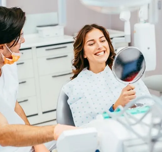 Visita odontoiatrica e pulizia dentale presso Dentalfutura Centro Dentistico (sconto fino...