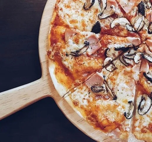 Menu pizza da asporto alla carta con bibita per 2 o 4 persone alla  (sconto fino a 69%)