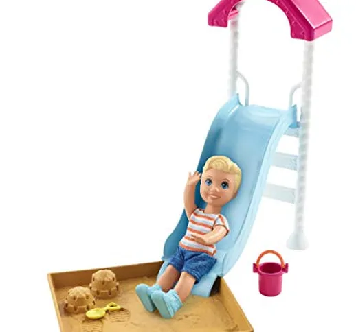 Barbie Babysitter, Playset con Bambola Skipper Piccola e Parco Giochi con Scivolo, Sandbox...