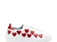 Sneakers con cuori bianche e rosse