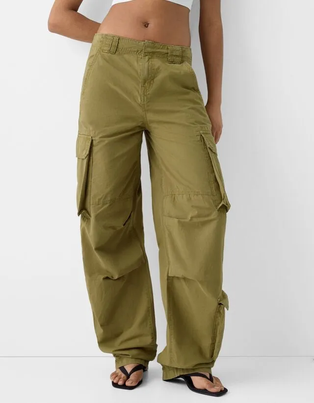 Bershka Pantaloni Cargo Voluminosi Multipocket Donna 40 (Eu 36) Verde