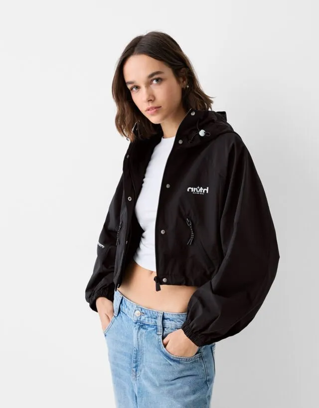 Bershka Giacchetto Tecnico Leggero Con Cappuccio Donna L Nero