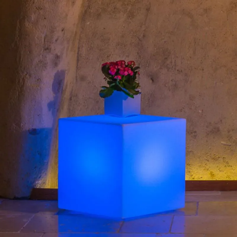 Lampada quadrato h 40 in resina 40x40 cm mod. Cubo luce azzurra