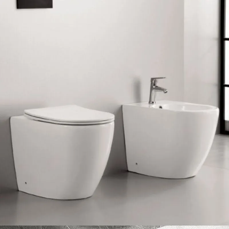 Sanitari filomuro in ceramica bianco lucido, vaso con bidet e sedile soft-close