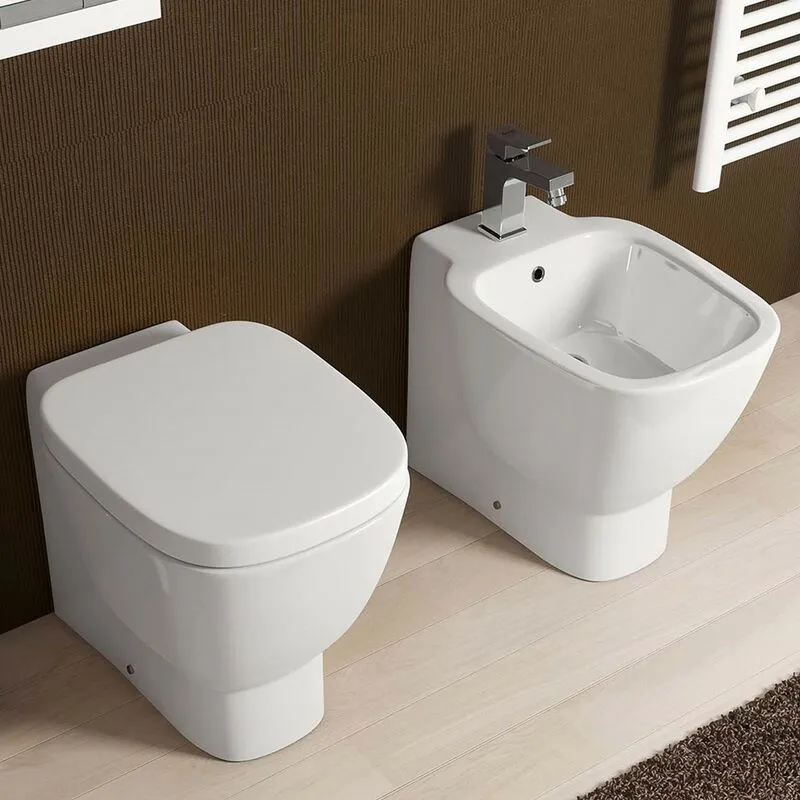 Inbagno - Coppia sanitari filomuro Rak serie One in ceramica con sedile avvolgente