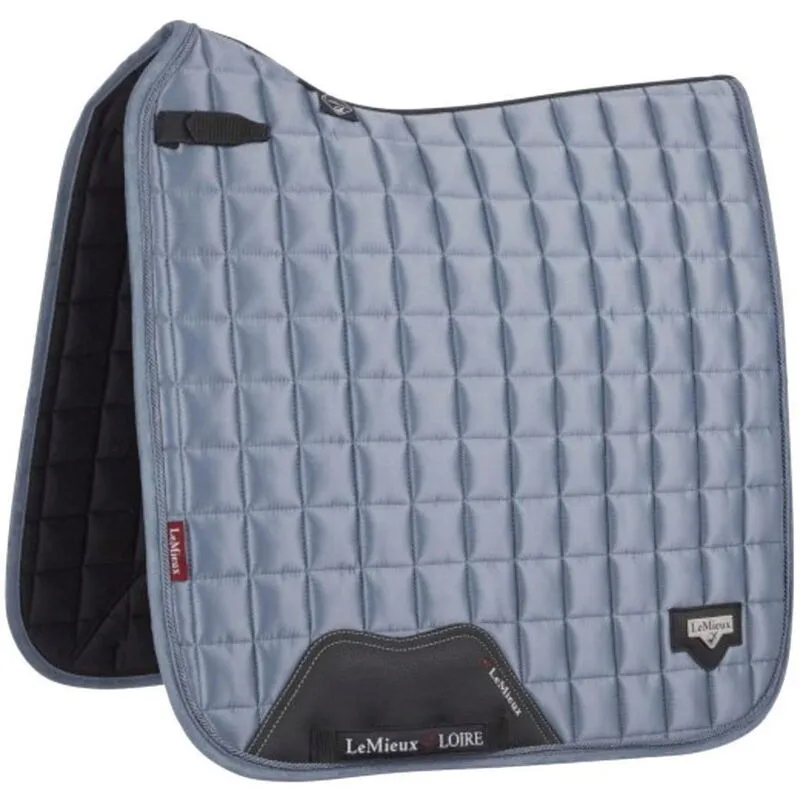 Sottosella da dressage LeMieux modello Loire Classic in tessuto satinato e con fodera in bambù BLU GHIACCIO