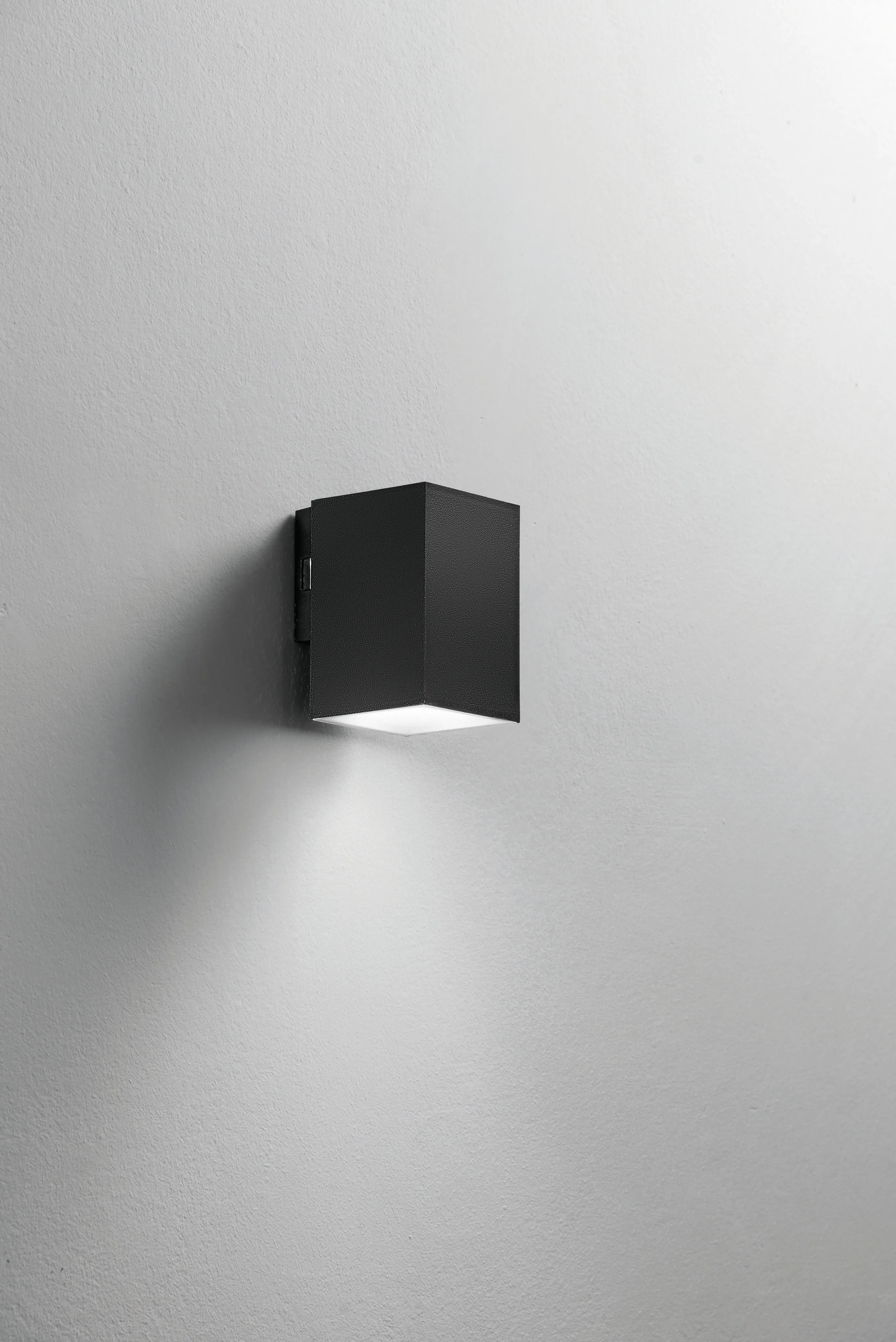 Applique Led Polo in Policarbonato Nero 8w 800lm Cct Ip65 11,6x7,8x9, 9 .