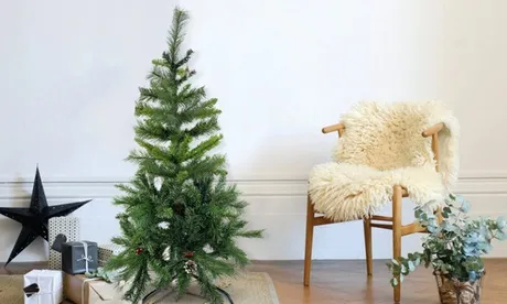 Albero di Natale artificiale con pigne, disponibile in 4 modelli