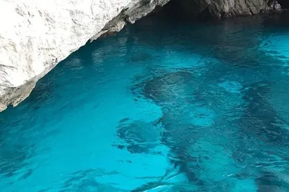 Alla scoperta dell'isola di Capri in barca