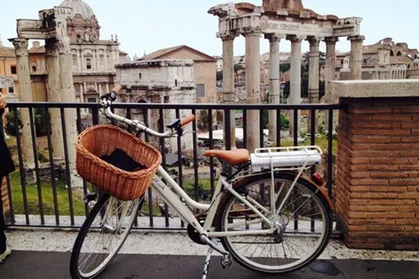 Tour per piccoli gruppi di mezza giornata di Roma con biciclette elettriche