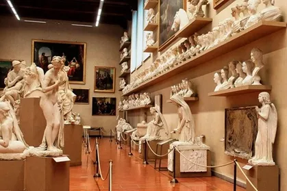 Visita indipendente alla Galleria dell'Accademia e alla Galleria degli Uffizi con pranzo facoltativo