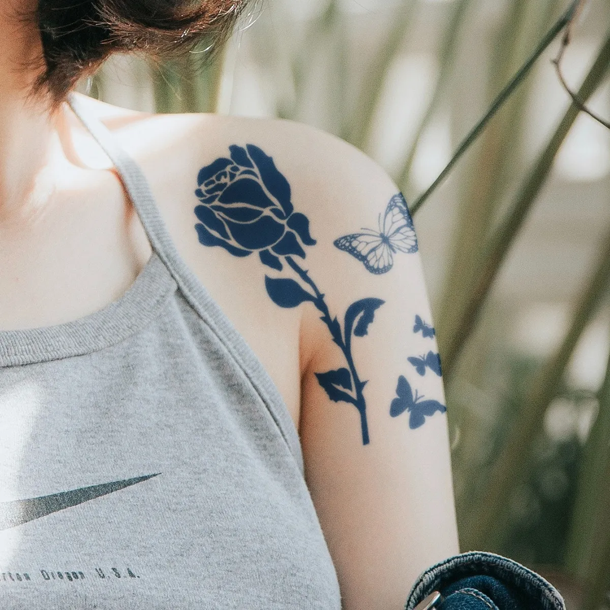 Adesivo del tatuaggio del modello del fiore di 1 foglio