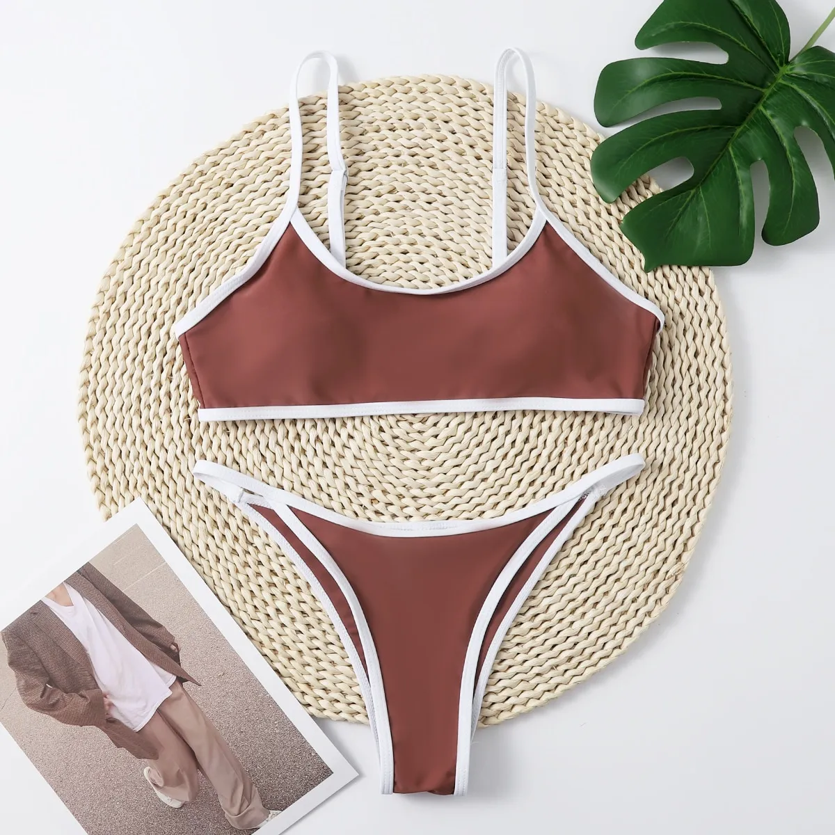 Costume da bagno bikini e perizoma con bordo a contrasto