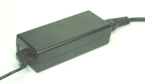 NEW - AC Adapter/ Alimentatore (Cavo AC 220V incluso) Caricabatterie compatibile con portatile , laptop, notebook e netbook numero di modello: HP PAVILION DV5 1217AX DV5 1217EL