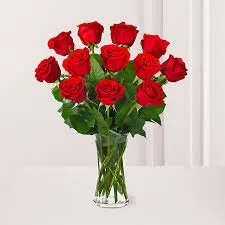Mazzo da 12 rose rosse fresca + Vaso di vetro alto. añade tu Dedicatoria GRATIS- consegna sotto 24h con Envio urgente