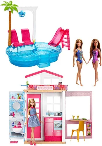 Barbie FXN66 - Set da gioco estivo, con casa delle bambole, mobili e piscina e 3 bambole