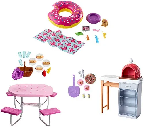 Mattel FXG37 Barbie-Outdoor Furniture, Set di 3 Pezzi, Multicolore