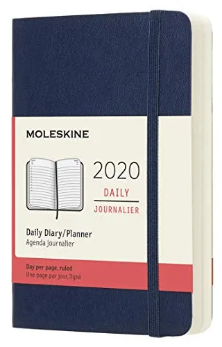 Moleskine 12 Mesi 2020 Agenda Giornaliera, Copertina Morbida e Chiusura ad Elastico, Colore Blu Zaffiro, Dimensione Pocket 9 x 14 cm, 400 Pagine