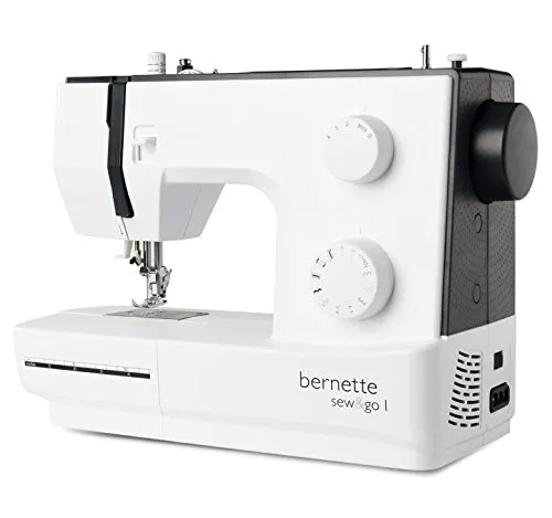 Bernina Bernette Sew&Go1 - Macchina da cucire elettrica ideale per principianti con pedale e 10 funzioni di cucito (punti utili, elastici, ornamentali), Robusta e portatile - Cucito Swiss Design