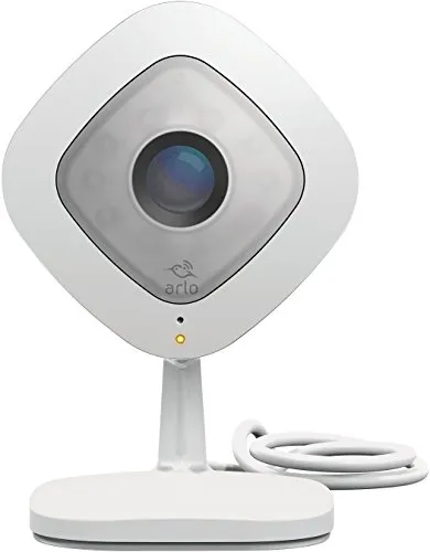 Arlo VMC3040-100PES Telecamera di Sicurezza Wi-Fi, Alimentata Via Cavo, Presa Elettrica, per Registrazioni 24/7, Visione Notturna, Funziona con Alexa e Google Wi-Fi