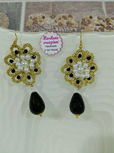 Orecchini al chiacchierino color oro con swarovski neri e pendente realizzati a mano