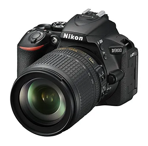 Nikon D5600 + AF-S DX NIKKOR 18-105 mm VR, Fotocamera Reflex Digitale, 24.2 Megapixel, LCD Touchscreen 3", Bluetooth, SD 8 GB 300x Premium Lexar, Nero [Nital Card: 4 Anni di Garanzia]