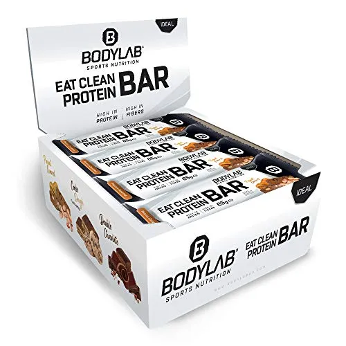 Barretta Eat Clean by Bodylab24 12 X 65 g | Barretta proteica | Fibre di qualità, pochi zuccheri | 20 g di proteine per barretta | Deliziosa per fitness, sport e"on the go" | Arachidi e Caramello