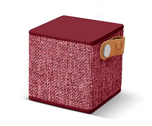 Fresh ’n Rebel Speaker Rockbox Cube Fabriq Edition, Altoparlante Bluetooth portatile 3W, mini cassa senza fili in tessuto, vivavoce integrato, Compatibilità Smartphone/Tablet/laptop e MP3, rosso ruby