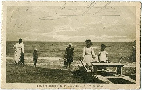 1920 Riccione - Saluti da Riccione, riva del mare bagnanti pedalò - FP B/N VG AN Cartolina Postale