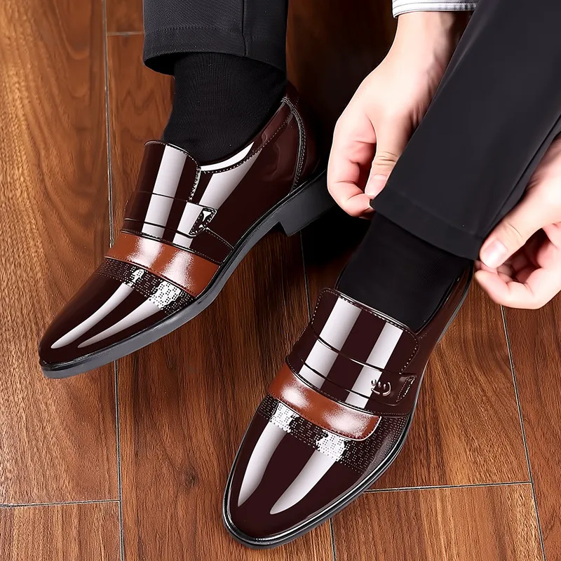Nuove scarpe slip-on basse in vernice da uomo Scarpe singole lucide britanniche Scarpe casual in pelle da uomo di grandi dimensioni