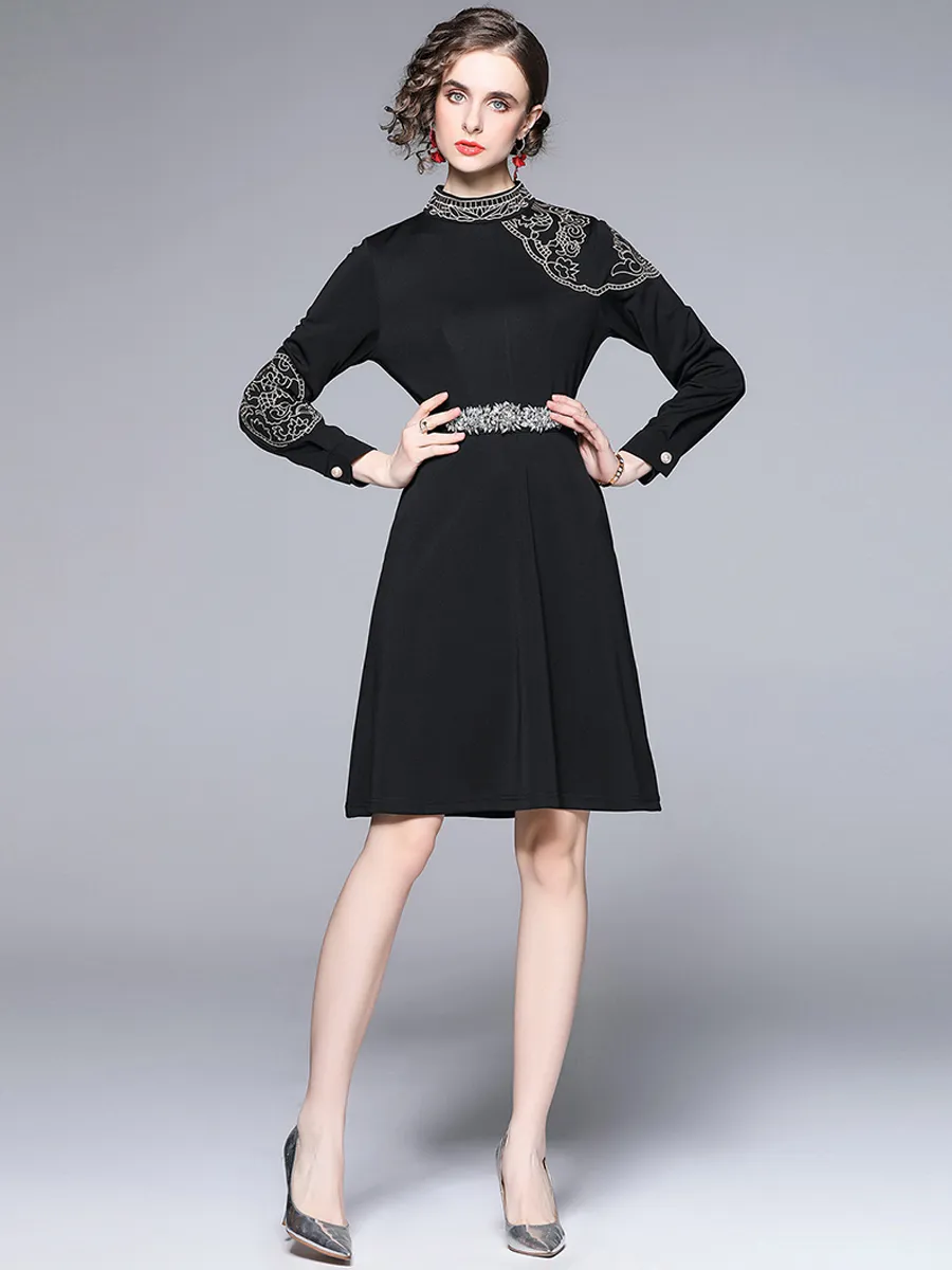 Stile europeo e americano vestito ricamato temperamento di fascia alta nuovo vestito nero stile Hepburn grande altalena gonna A-line + cintura
