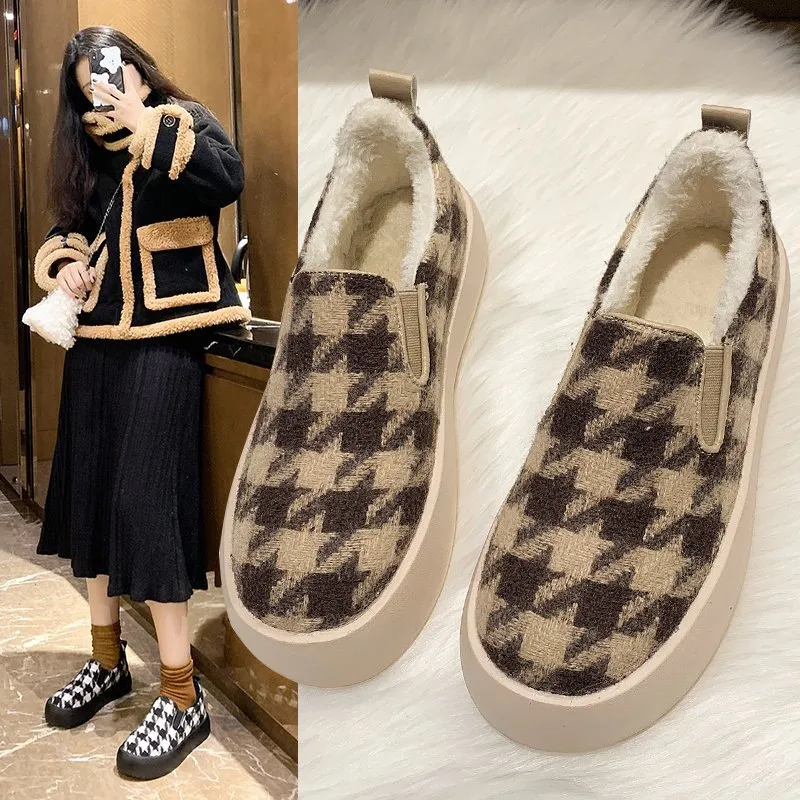 Plus scarpe da donna in cotone con suola spessa in velluto 2021 nuova versione coreana mocassini pigri one-step scarpe da donna calde alla moda da do