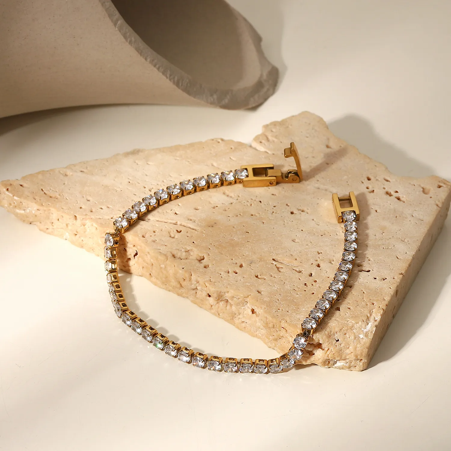 Bracciale in acciaio inossidabile con zircone intarsiato in oro 14 carati stile INS di nuova moda europea e americana Bracciale da donna temperamento