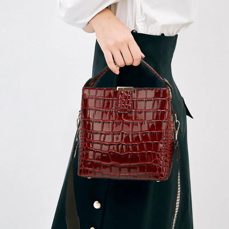 Nuove borse stile borse estive in vernice borse modello coccodrillo borsa spalla messenger borse moda secchiello Guangzhou