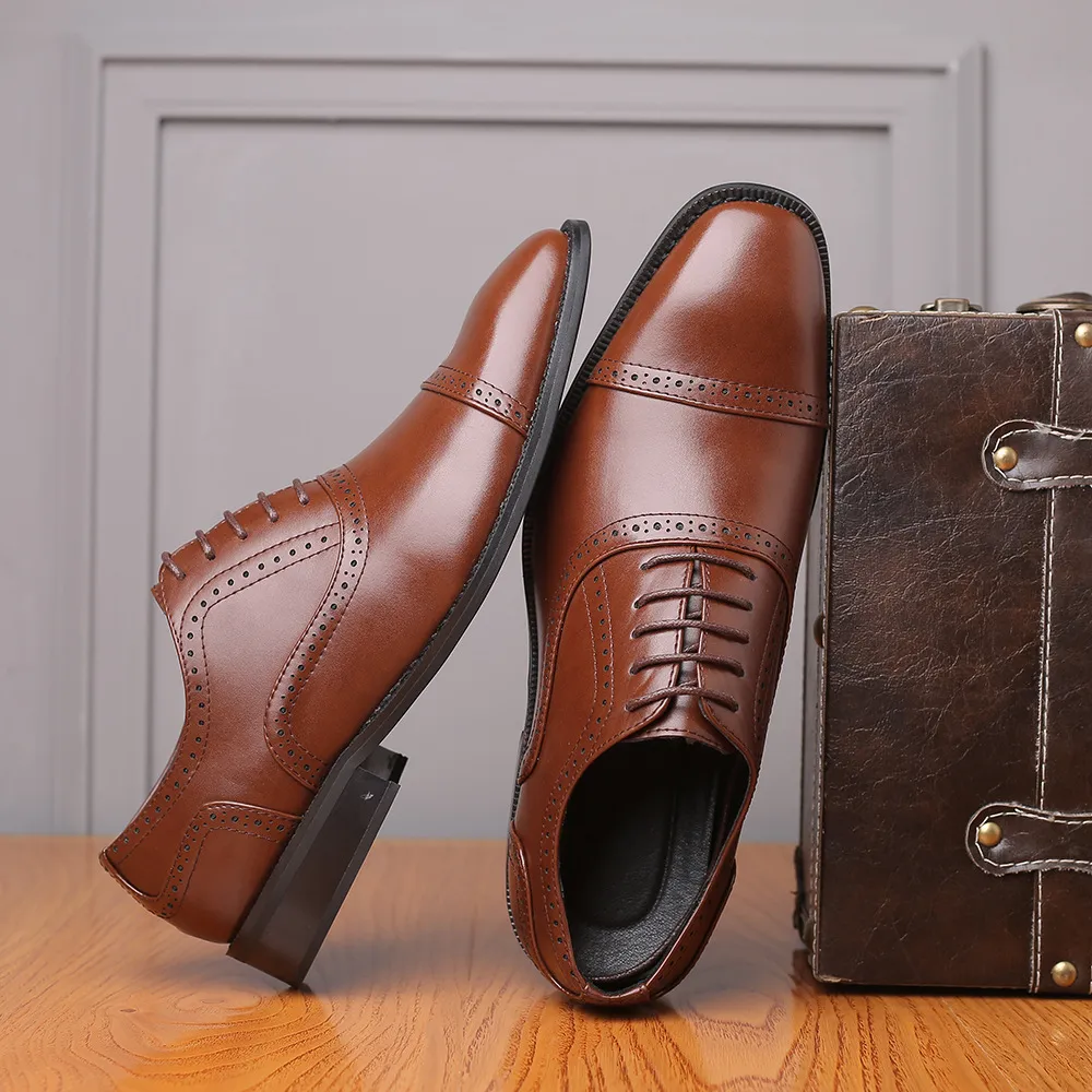 Nuove scarpe da uomo autunno uomo d'affari abbigliamento formale scarpe di pelle piccola tendenza scarpe casual brogue britanniche