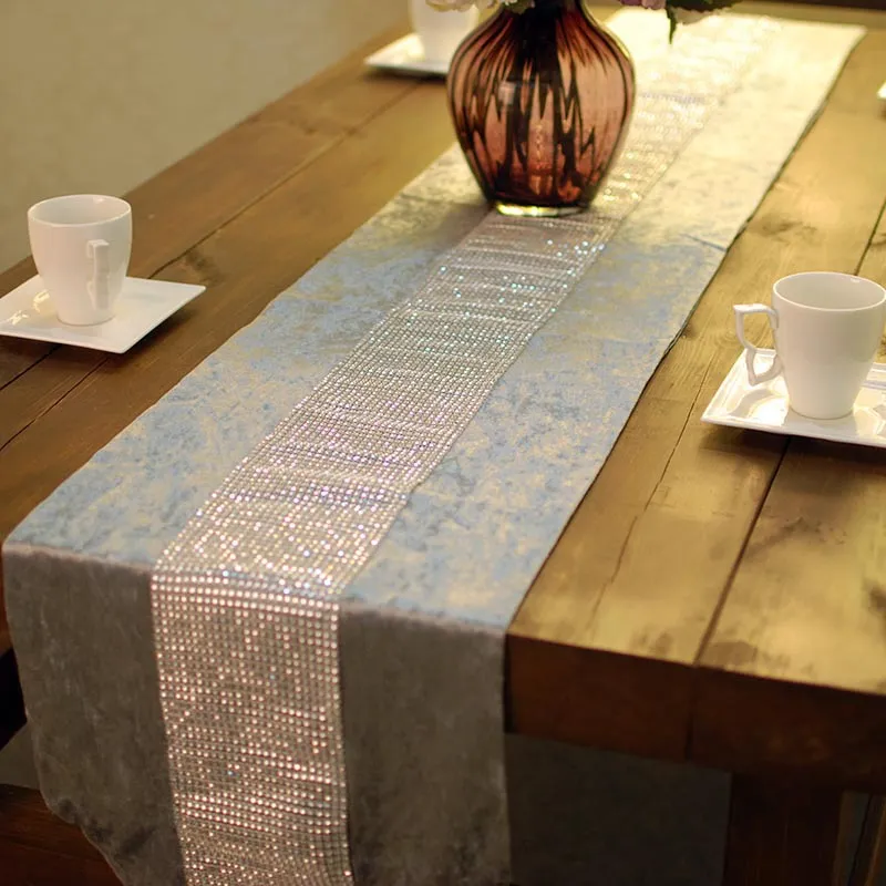 Vendita calda transfrontaliera Moda stile europeo semplice diamante intarsiato bandiera da tavolo tessuto per la casa nappa tovaglia colore puro diam