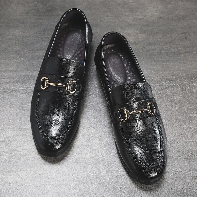 Scarpe da uomo popolari Ferragamo scarpe in pelle con fibbia a punta Scarpe slip on in stile britannico Scarpe da uomo coreane Fashion New Style