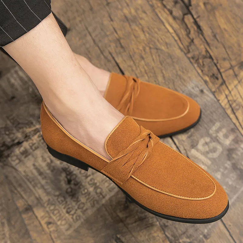 Stile britannico di colore solido scarpe a punta in pelle business casual in pelle scarpe da uomo classico semplice set piede passerella bar discotec