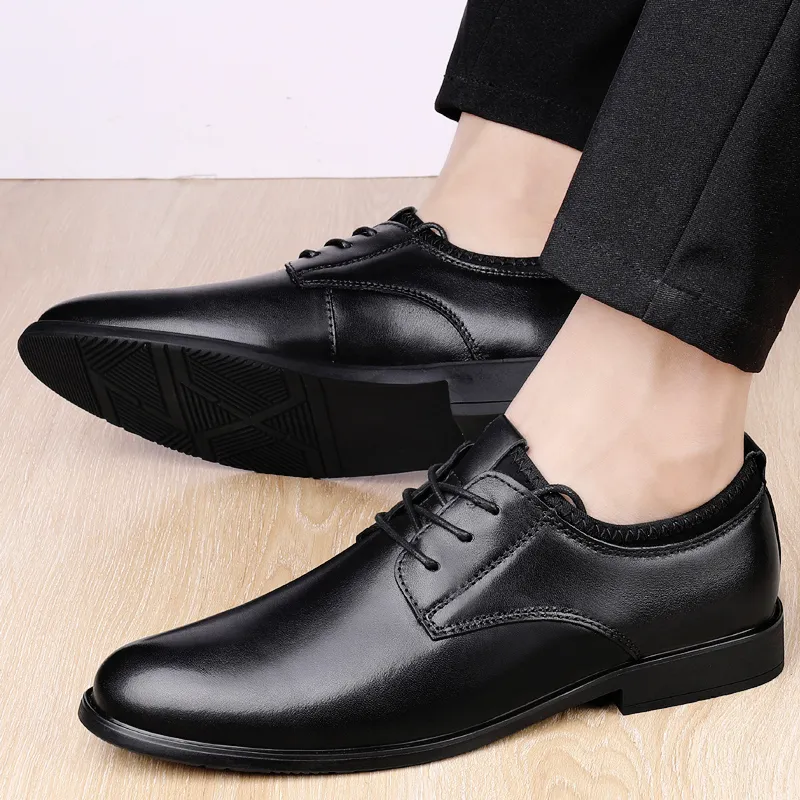 Scarpe in pelle da uomo 2021 nuovo business abbigliamento formale scarpe casual traspiranti versione coreana britannica delle scarpe da uomo da sposa
