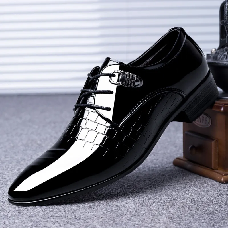 Nuovo stile moda uomo scarpe primavera vestito da lavoro scarpe casual scarpe di cuoio formali uomini britannici grandi scarpe a punta
