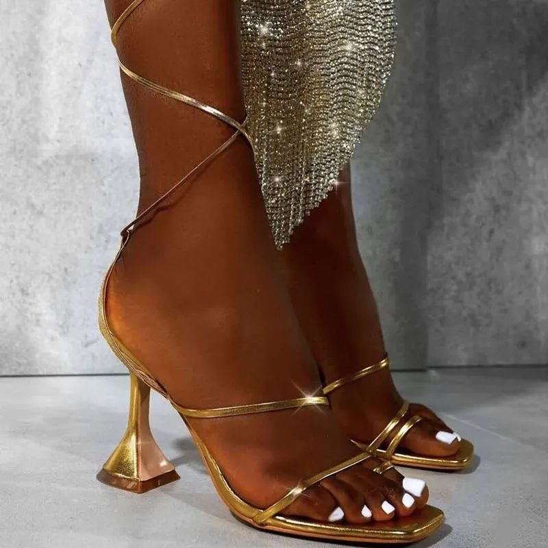 New Style Fashion strappy punta quadrata infradito sandali con tacco alto di grandi dimensioni donne Vendita calda transfrontaliera