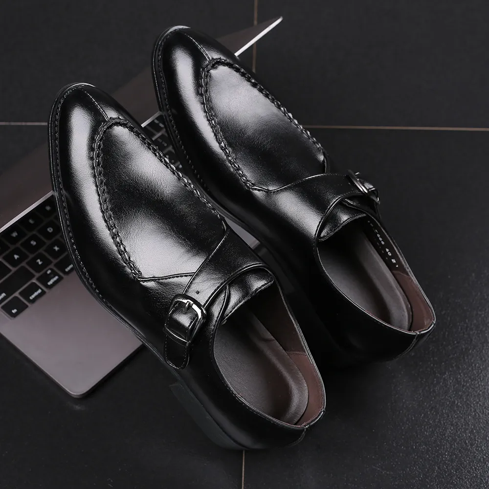 Nuove scarpe da uomo autunno uomo d'affari abbigliamento formale scarpe di pelle piccola tendenza scarpe casual brogue britanniche