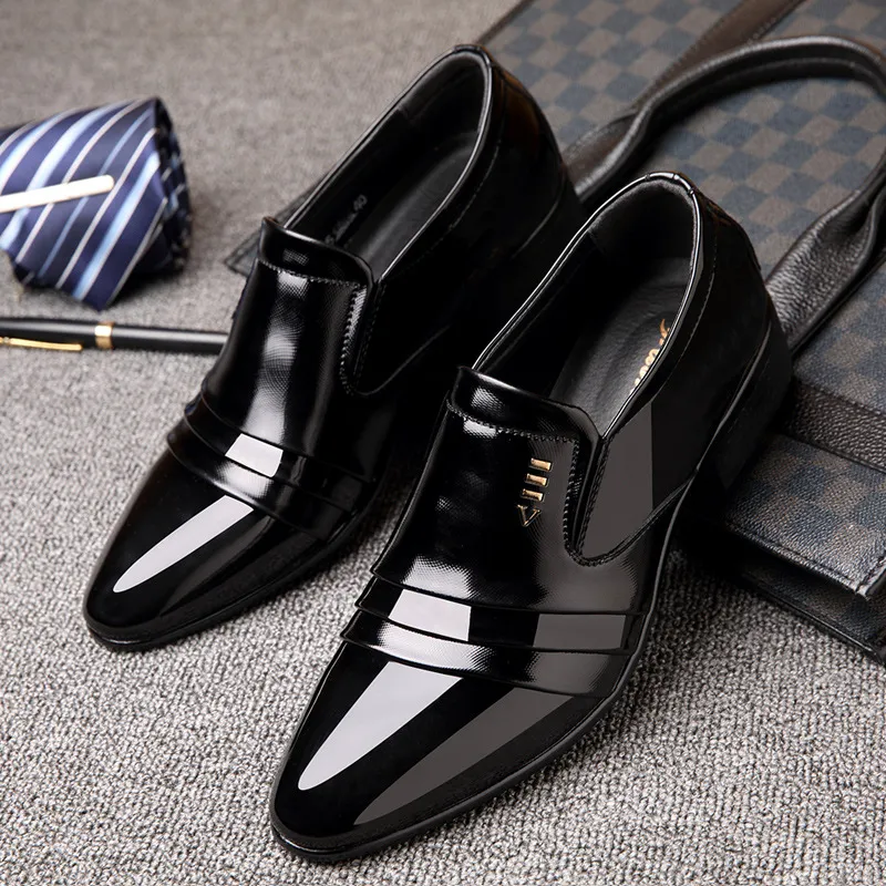 Nuove scarpe formali da uomo britanniche a punta da uomo e scarpe in pelle New Style Promotion
