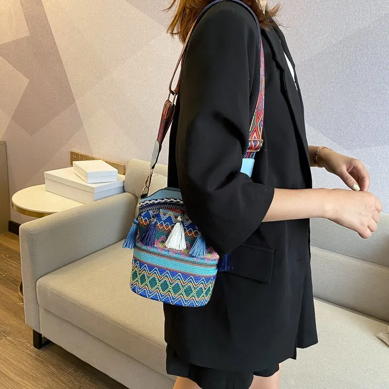 2021 nuova borsa a tracolla monospalla con personalità in stile etnico alla moda, borsa da donna secchiello intrecciata nappa