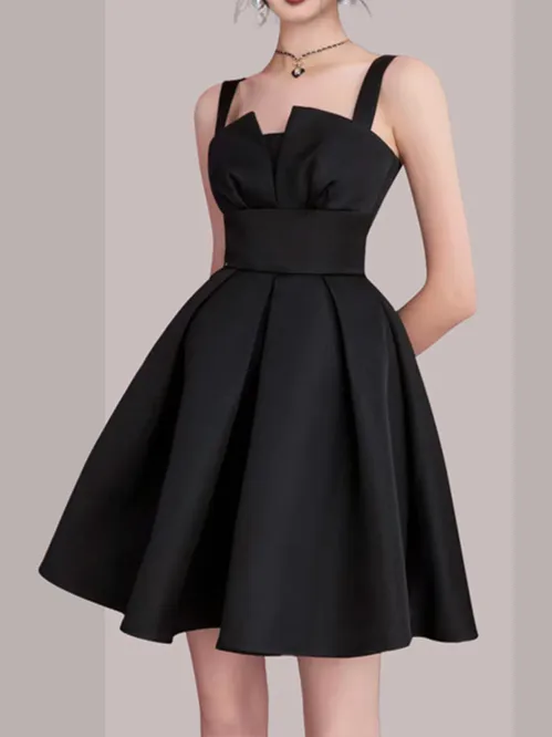 Transfrontaliero 202 nuove signore semplice design francese a cintura a vita alta Un vestito leggero a pendolo Bretelle stile Hepburn vestitino nero